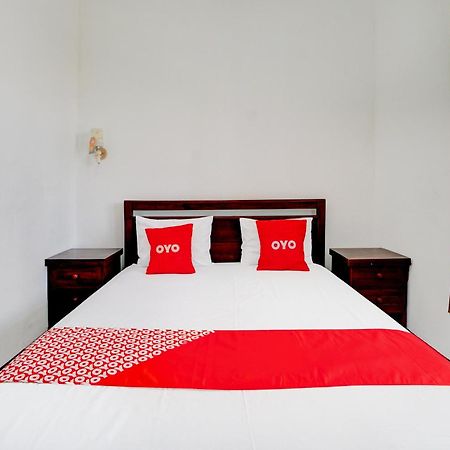 Oyo Life 93083 Nova Jaya 3 Homestay Syariah Lamongan Exterior photo