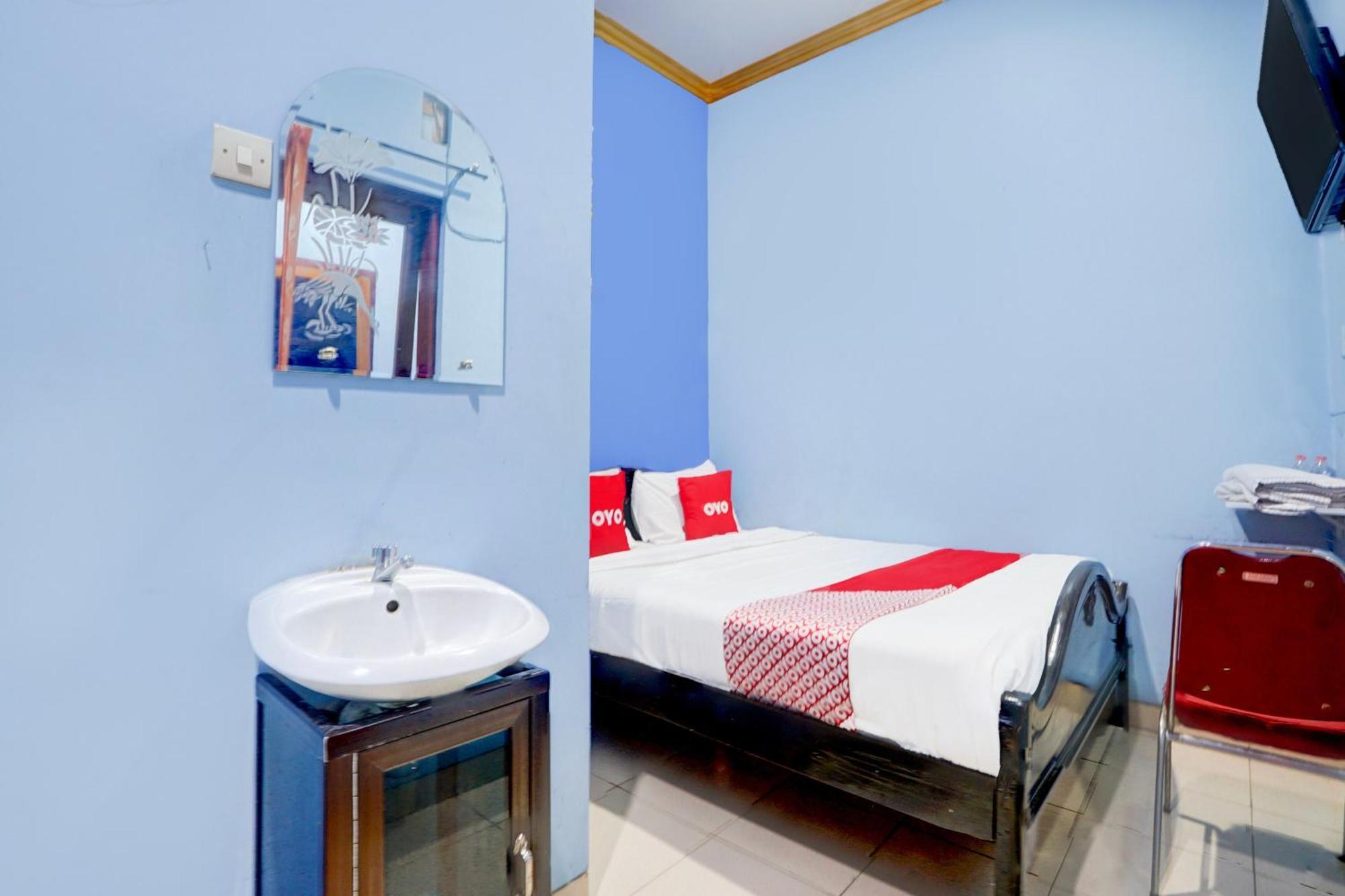 Oyo Life 93083 Nova Jaya 3 Homestay Syariah Lamongan Exterior photo