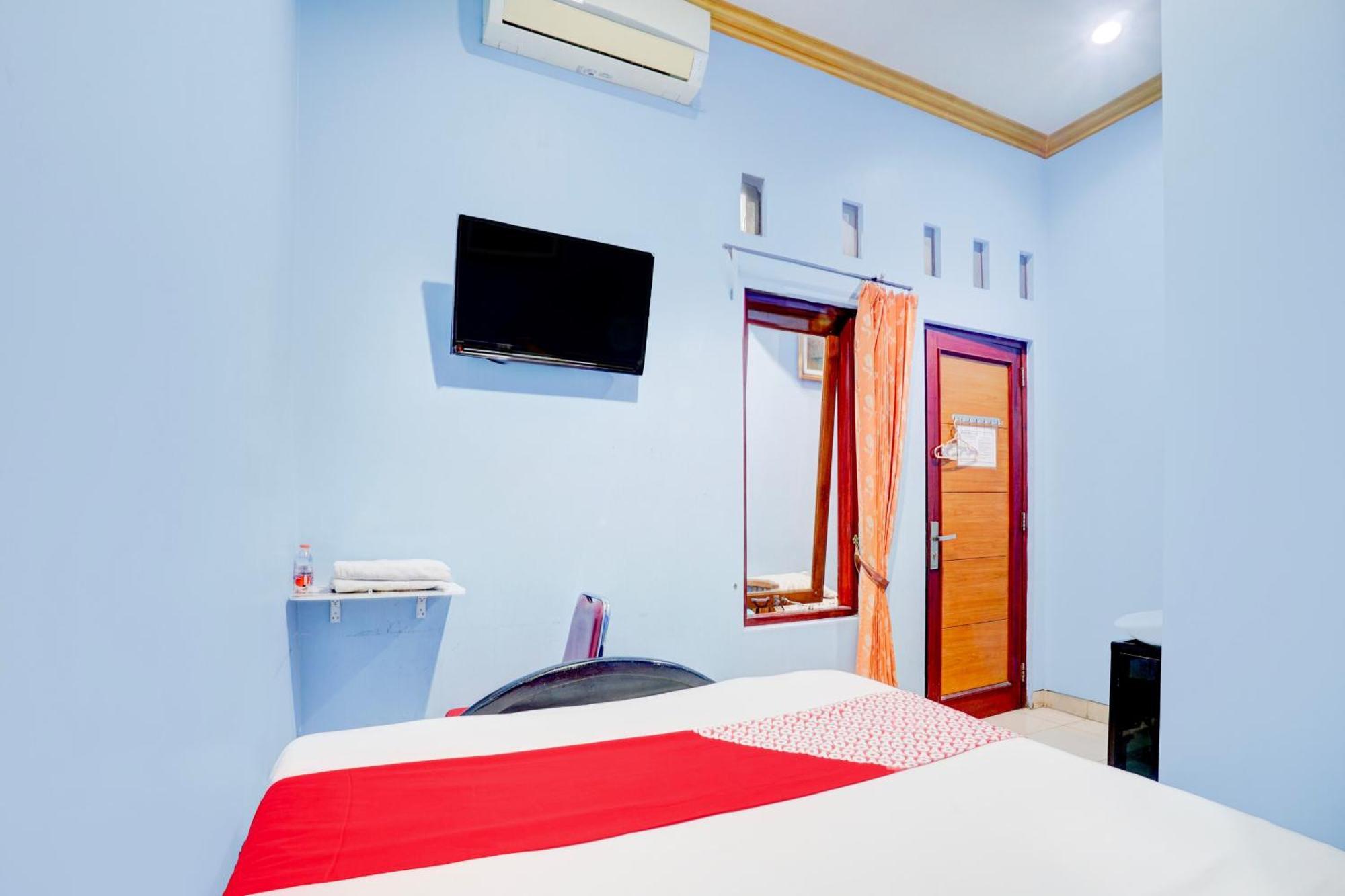 Oyo Life 93083 Nova Jaya 3 Homestay Syariah Lamongan Exterior photo
