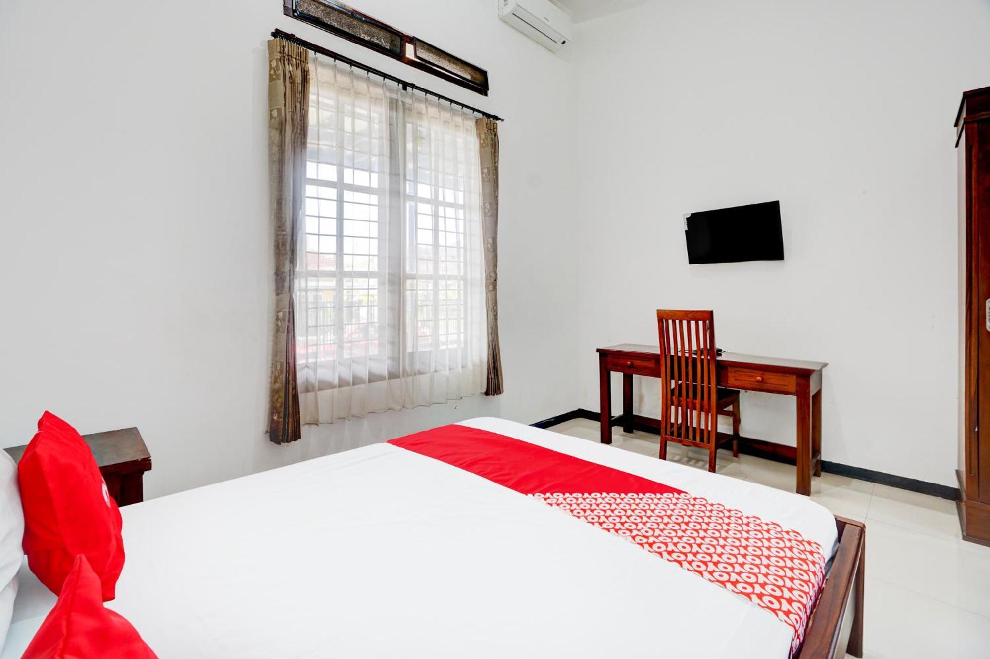 Oyo Life 93083 Nova Jaya 3 Homestay Syariah Lamongan Exterior photo