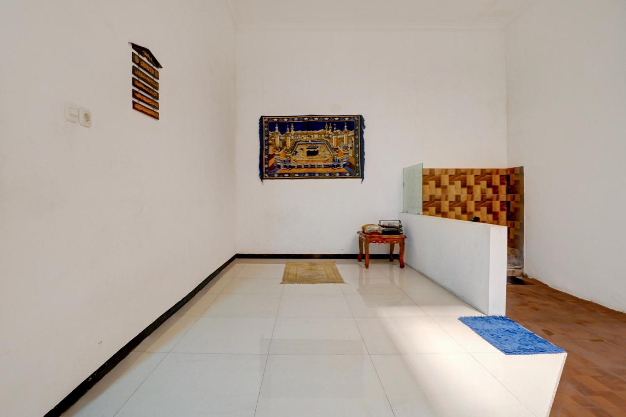 Oyo Life 93083 Nova Jaya 3 Homestay Syariah Lamongan Exterior photo